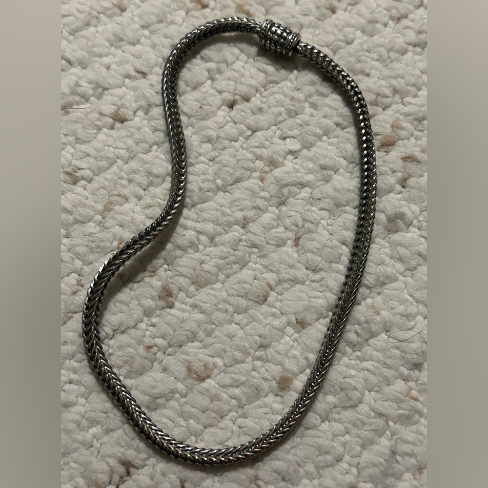 Magnetic necklaces chain